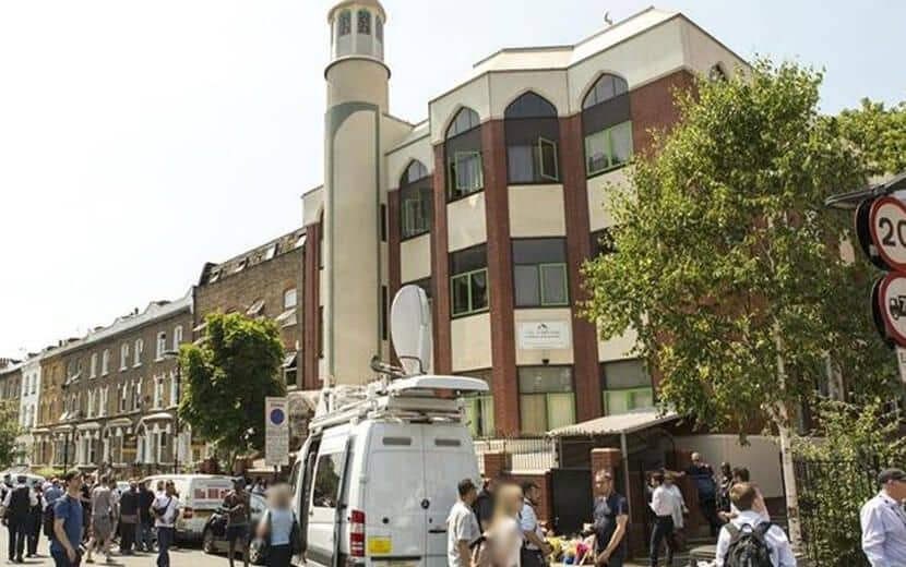 İngiltere’de “İki Camiye” Alçak Saldırı