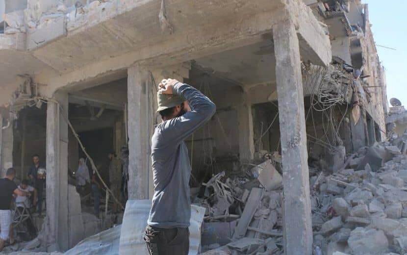 Ruslar İdlib’i Bombalıyor: 2 Günde 10 Bin İnsan Sınıra Geldi!