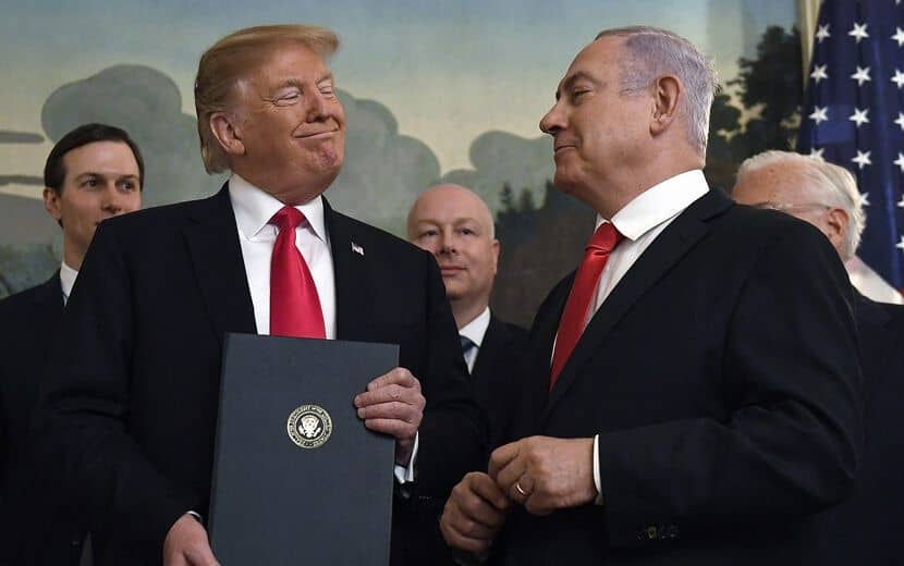 Kınayanların Nezaretinde Trump’tan “Yüzyılın Şamarı”