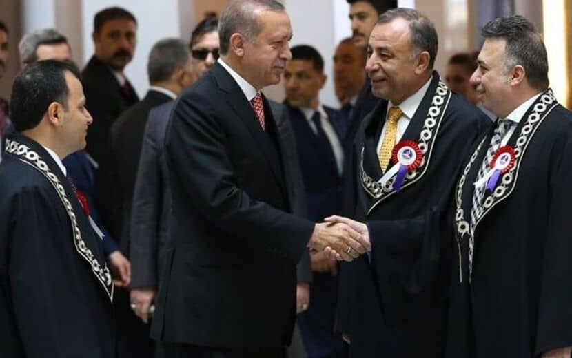 AYM-İktidar Tartışması Alevlendi: “Işıklar Yanıyor”