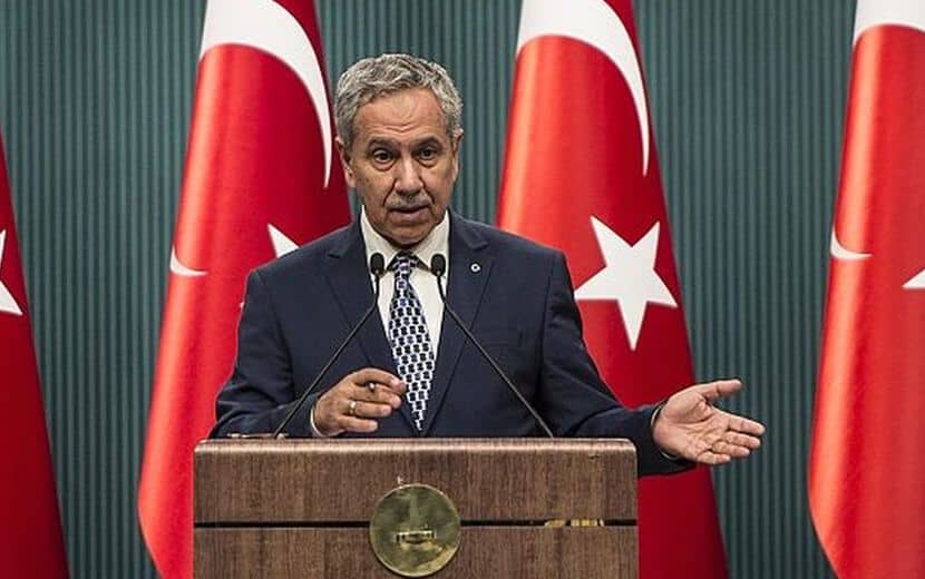 Bülent Arınç YİK Üyeliğinden İstifa Etti