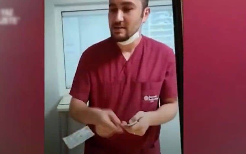 Sağlık Çalışanlarının Hastayla Alay Ettiği Hastanenin Faaliyetleri Durduruldu 