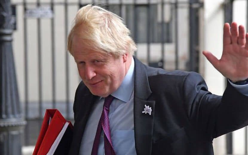 İngiltere Dışişleri Bakanı Johnson İstifa Etti