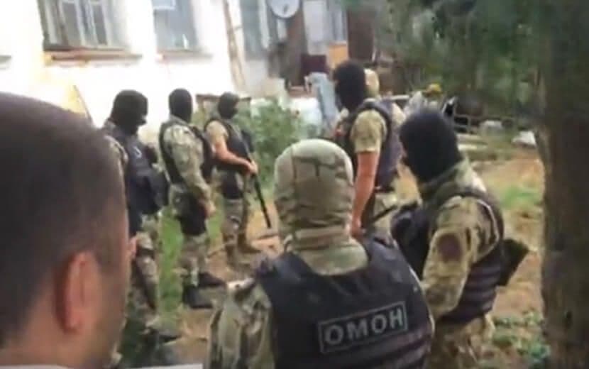 Ruslar, Kırım’da Siyasi Tutuklunun Kızını da Gözaltına Aldı