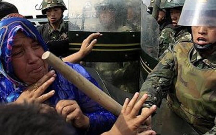 Çin, Müslüman Kadınların Başını Zorla Açtırdı