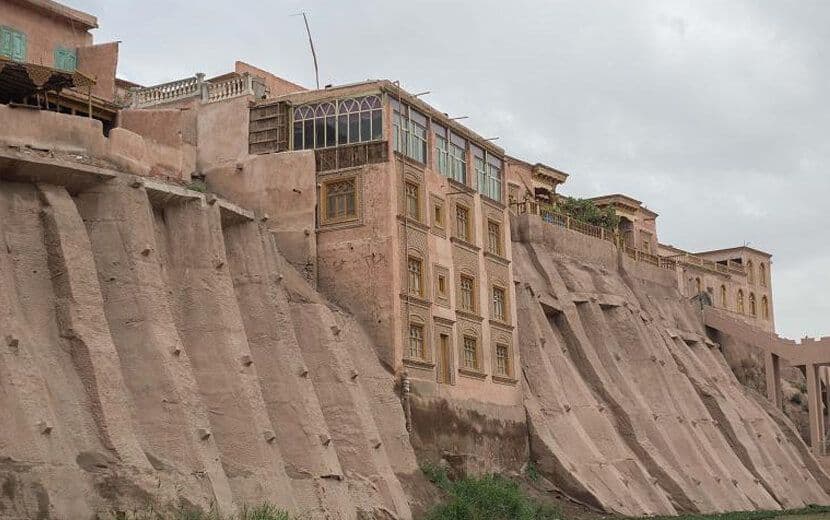 Çin Toplama Kamplarında Ne Yapıyor?