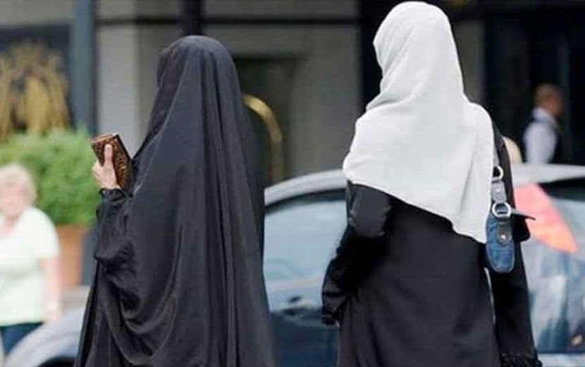 Danimarka’da Vatandaşlık İçin ’El Sıkışma’ Şartı