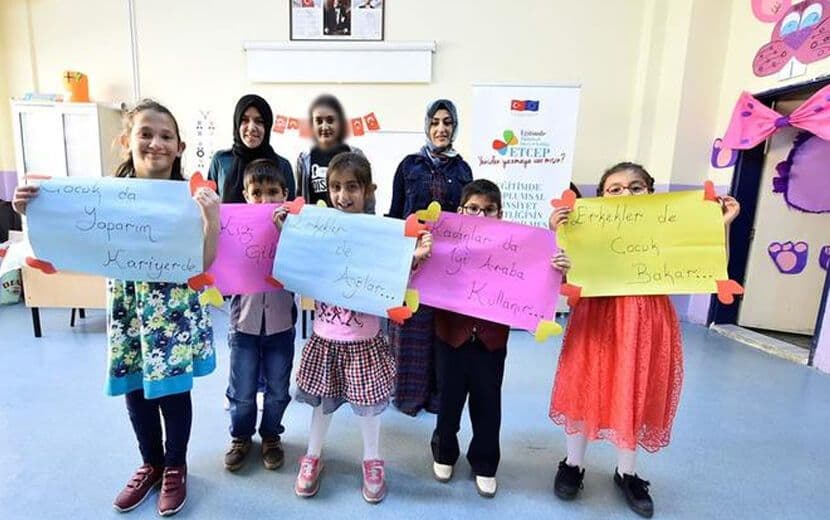 Milli Eğitim Bakanlığının “Eşcinselliği Özendiren” Projesine Yoğun Tepki