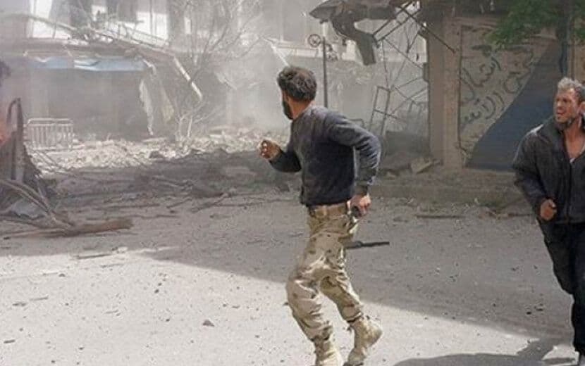 Esed Hama’ya Saldırdı