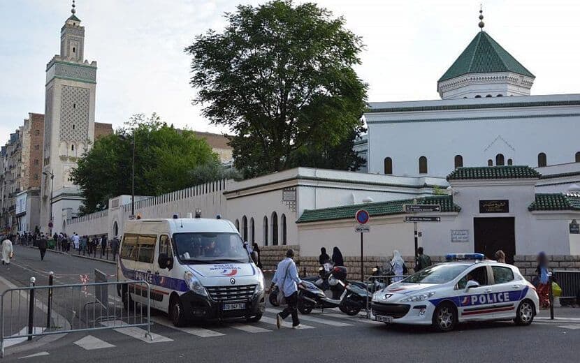 Fransa’da 7 Cami Kapatıldı!