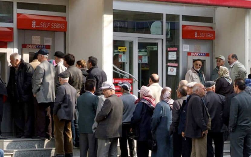 Emekliler İnsanca Yaşayacağı Bir Maaş İstiyor