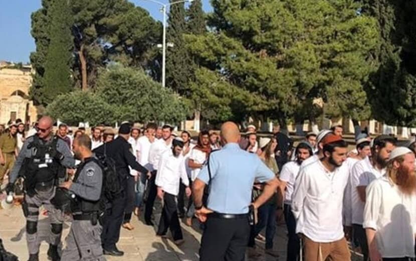 Siyonistlerden Mescid-i Aksa’ya Baskın!