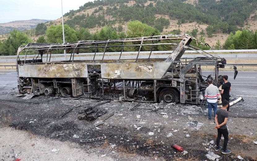 Bir Otobüs Daha Yandı