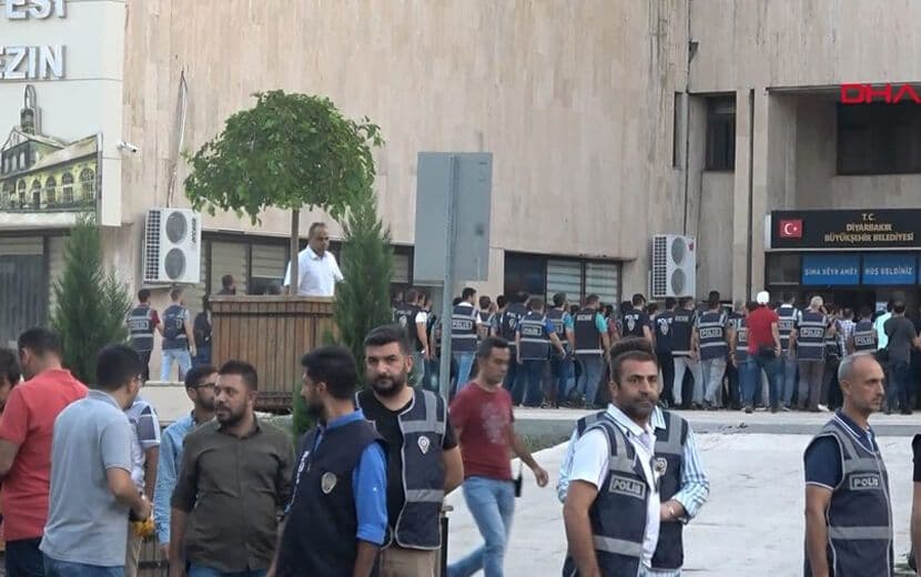 3 Belediye Başkanı Görevden Alındı