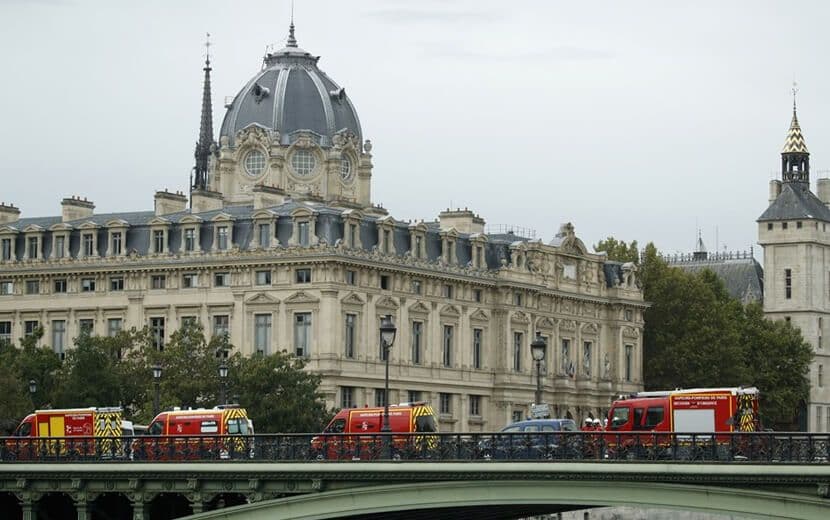 Paris’te Bıçaklı Saldırı: 5 Ölü