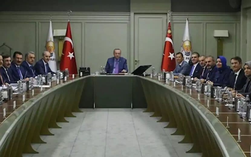 AK Partili Profesör, İntiharları Mültecilere Yıktı