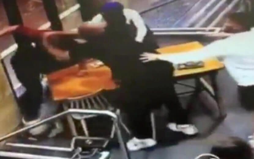 Yumruklar İslam’a Ama Liderler Sessiz