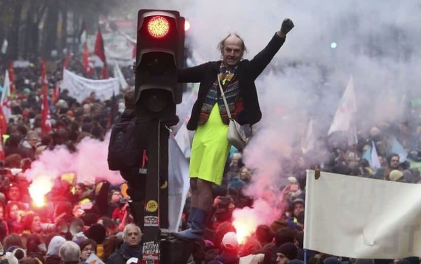 Grevler Fransa’yı Felç Etti!