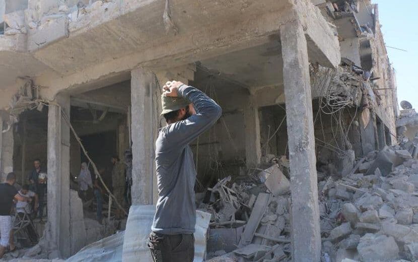 Ruslar İdlib’i Bombalıyor: 2 Günde 10 Bin İnsan Sınıra Geldi!