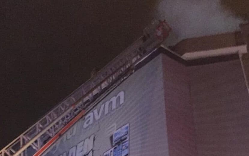 AVM’de Yangın: 2 Ölü, 4 Yaralı