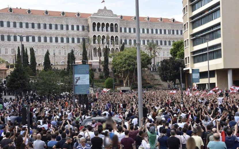 Lübnan Halkı Yeniden Sokaklarda!