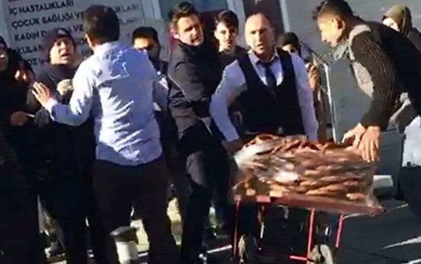 İşsiz Sayısı 4 Milyonu Geçti, Zabıta Simitçi Kovalıyor