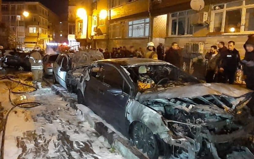 Fatih’te 9 Otomobil Kundaklandı