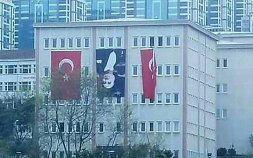 Resim Ters Asılınca Kemalist Saldırı Başladı