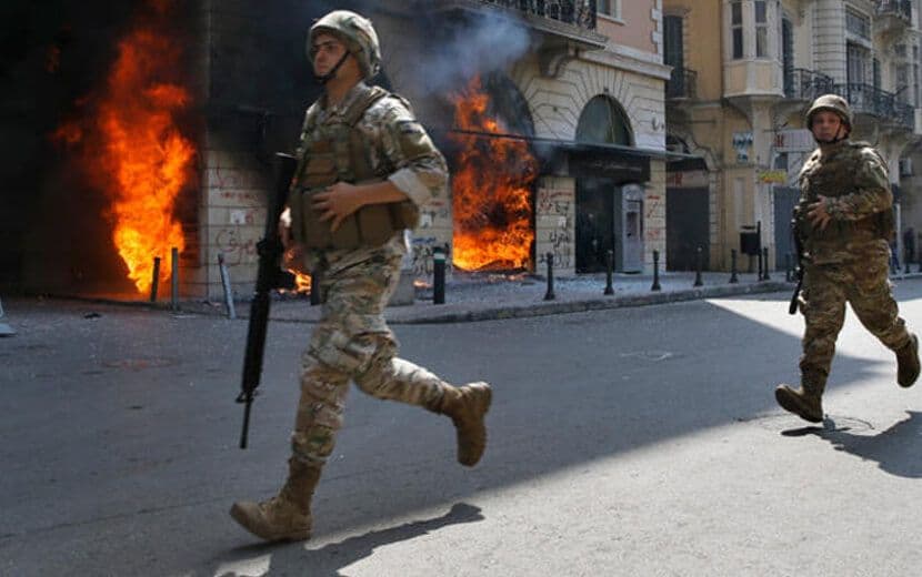 Lübnan’da Kapitalizmin Kalesi Bankalar Yakıldı