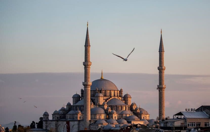 Yarın Cuma Namazı Kılınacak