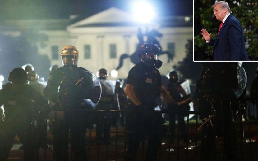 Trump Protestolar Sırasında Yeraltı Sığınağına Kaçtı!