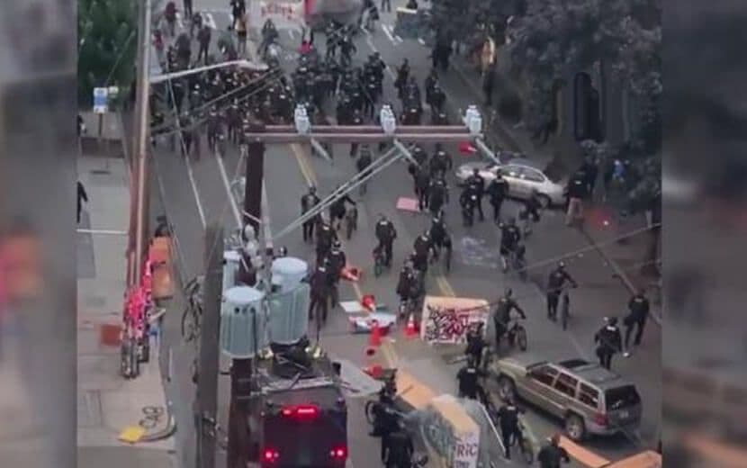 ABD’de Protestocuların İlan Ettiği Özerk Bölgeye Polis Müdahalesi!