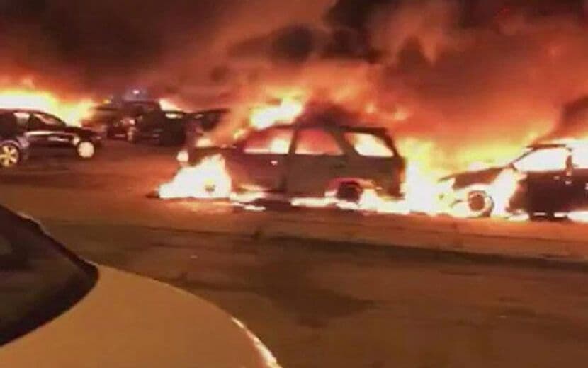 ABD’deki Protestolarda Onlarca Araç Ateşe Verildi!