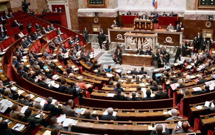 Fransız Milletvekili Ülkesini Eleştirdi: “Fransa Delirmekte!”