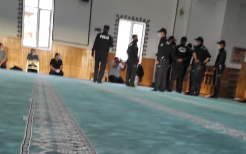 Emniyet’ten İtikaftaki Müslümanlara Çirkin Müdahale