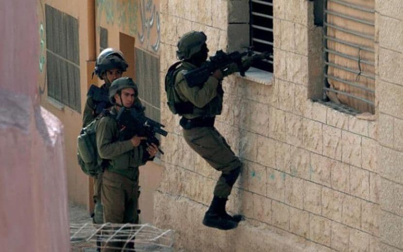 “İsrail” Nablus’ta Ulu Camii’ye Baskın Düzenledi!