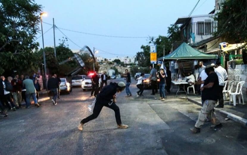 Yahudiler, İftar Sofrasına Saldırıp, Biber Gazı Sıktı