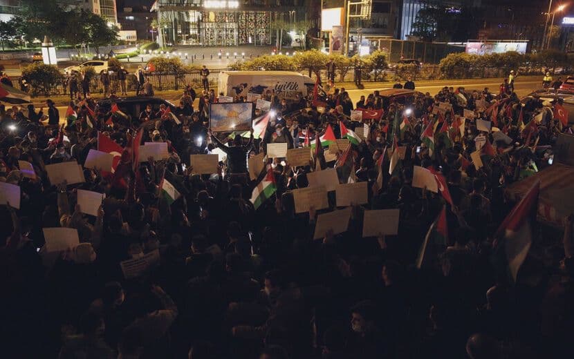 Gasıp Yahudi İstanbul Konsolosluğu Önünde Protesto Edildi