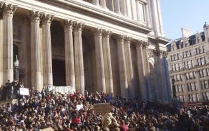 Batı’da Liderler Uyanan Gençliğe Karşı Kokuşmuş Kapitalizmi Savunuyor