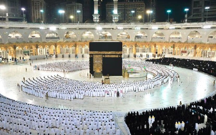 Mescid-i Haram’da Saflar Birleştirildi