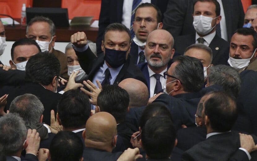 TBMM Yine Aynı: Kavga, Küfür, Hakaret