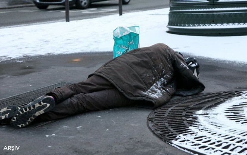 Vahşi Batı: Düştüğü Kaldırımdan 9 Saat Kaldırılmadı, Donarak Öldü