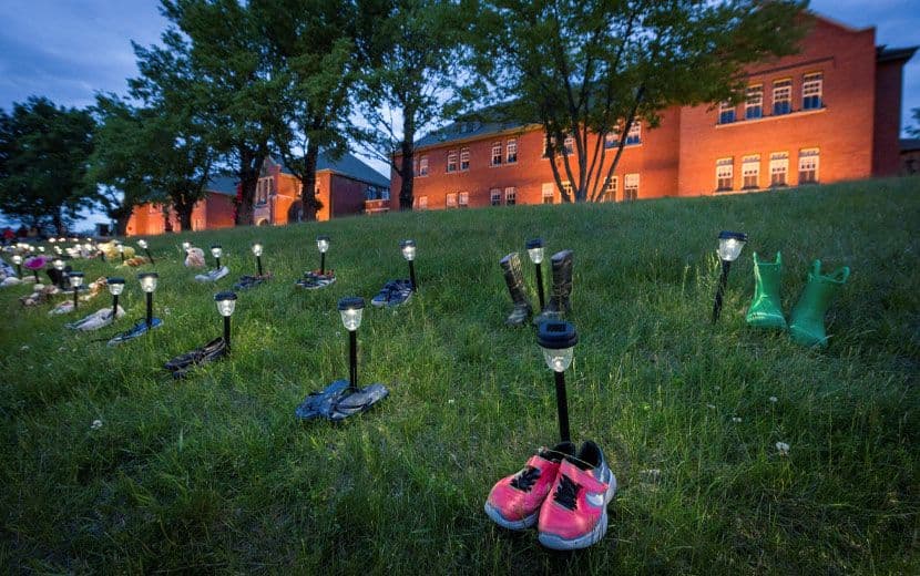 Amerika, Kanada Gibi Yerli Çocukları Öldürüp, Okul Bahçesine Gömmüş