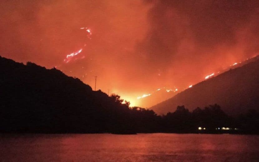 Datça’daki Orman Yangını Sürüyor: 2400 Kişi Tahliye Edildi