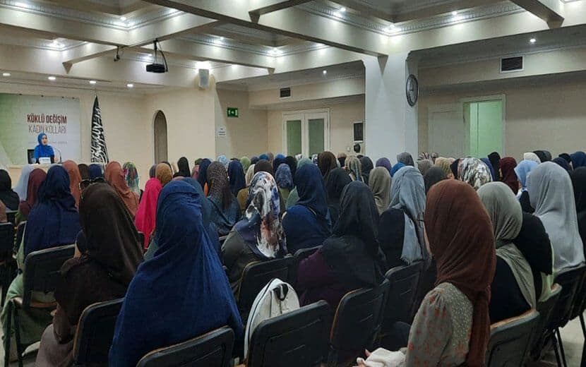 Köklü Değişim Kadın Kolları, “Savrulan Gençlik” Kampanyası Kapsamında Ankara’da Panel Düzenledi