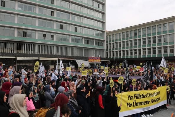 "Ya Filistin'i Kurtarın Ya Ümmete Yol Açın!" başlıklı basın açıklaması