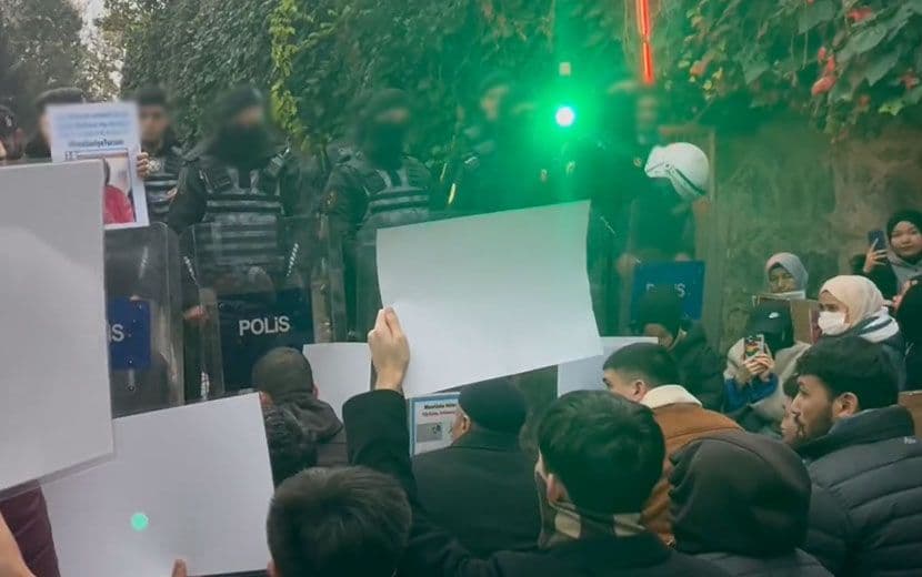 İstanbul'da Çin’i Protesto Eden Uygurlara Polisten Tehdit: “Sınır Dışı Ederiz!”