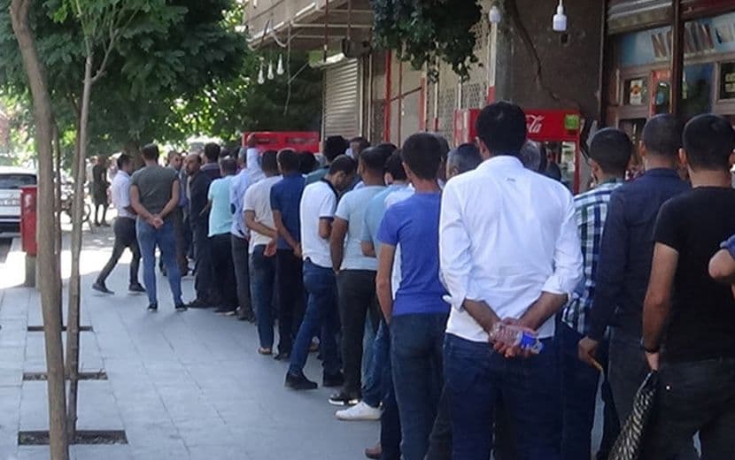 İşsizlik Eylül Ayında Artarak Yeniden Çift Haneye Yükseldi