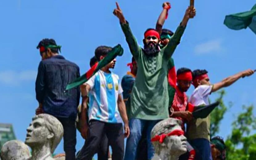 Bangladeş Başbakanı Şeyh Hasina Görevinden İstifa Ederek Ülkeyi Terk Etti