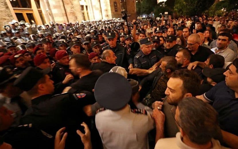 Ermenistan’da Darbe Girişimi 